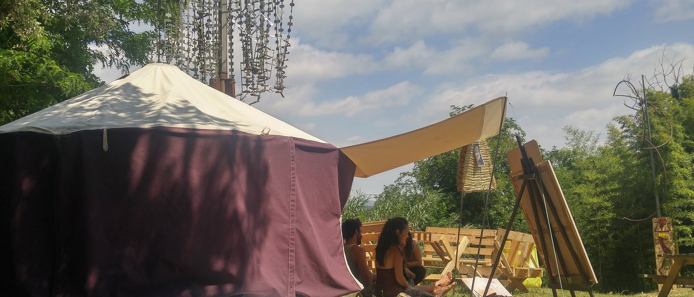 FlexYurt: yurta de bambú montada en un evento